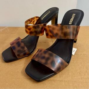 Express Women's Tortoiseshell Leopard Print and Black Heels NWT